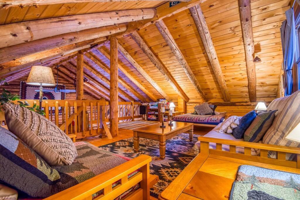 Family-Focused & Pet-Friendly Log Cabin With 4Br 2Ba Sleeps 10 เบธเลเฮม ภายนอก รูปภาพ